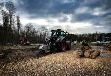 Fendt 828 Vario mit Wurzelstubbenfräse